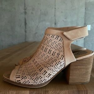 Vince Camuto Neutral open-toed booty